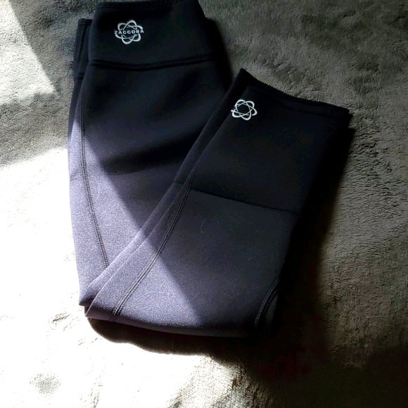 HOT PANTS - Picture 1 of 6